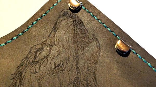 Armschutz dunkelbraun/heulender wolf – Bild 2